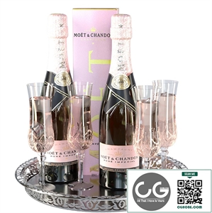 Sparkling wine in glasses 2. Alcohol